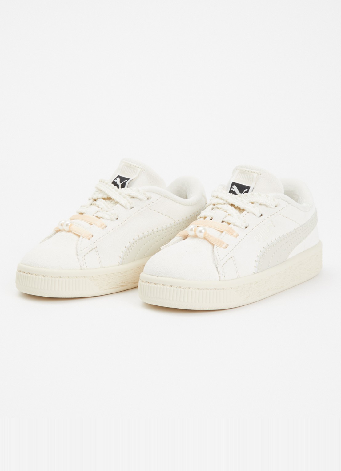 Puma Suede Bloom sneaker van suède - voorkant 2 gebroken wit