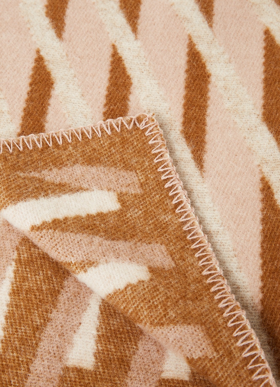 Røros Tweed Bislett plaid van lamswol 135 x 200 cm - detail 3 bruin