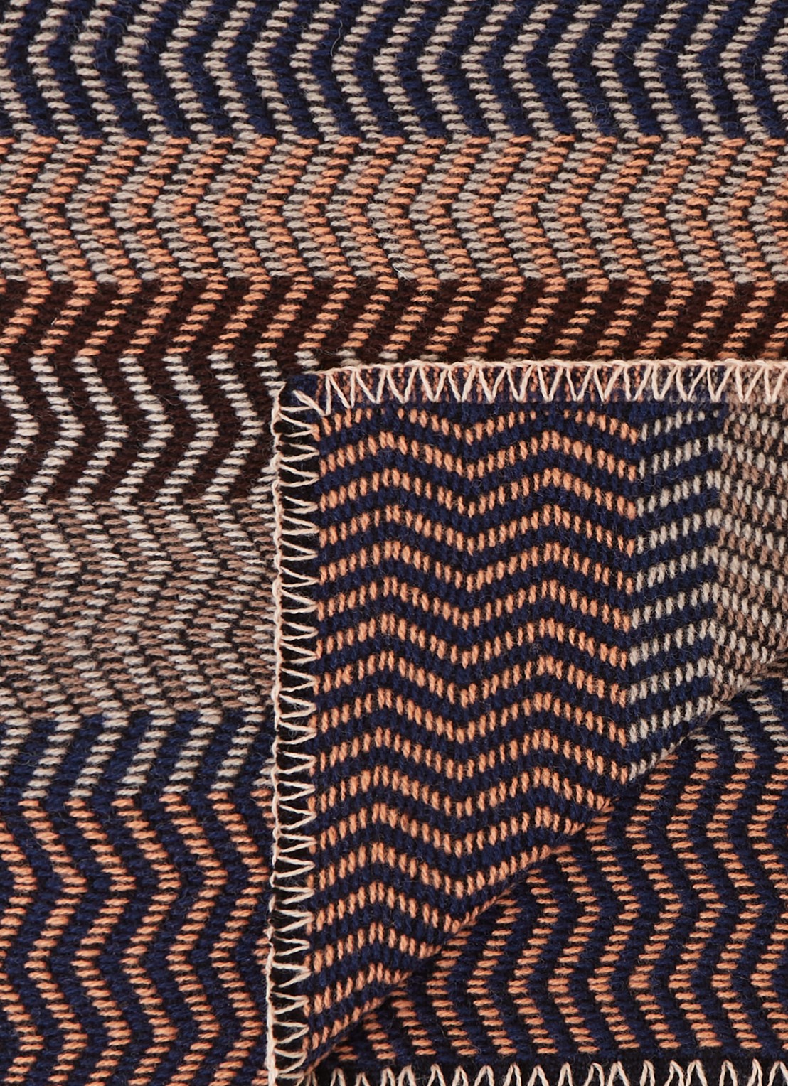 Røros Tweed Fri plaid van lamswol 150 x 200 cm - detail 3 donkerblauw