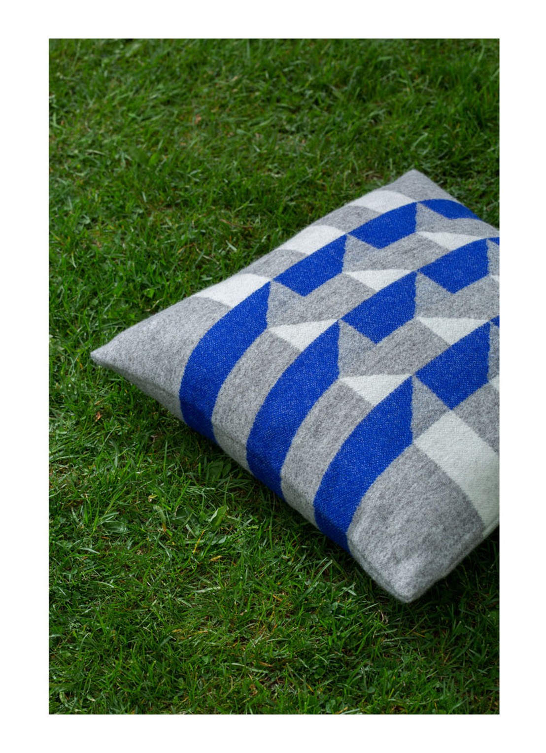 Røros Tweed Kvam sierkussen 50 x 50 cm - detail 4 blauw