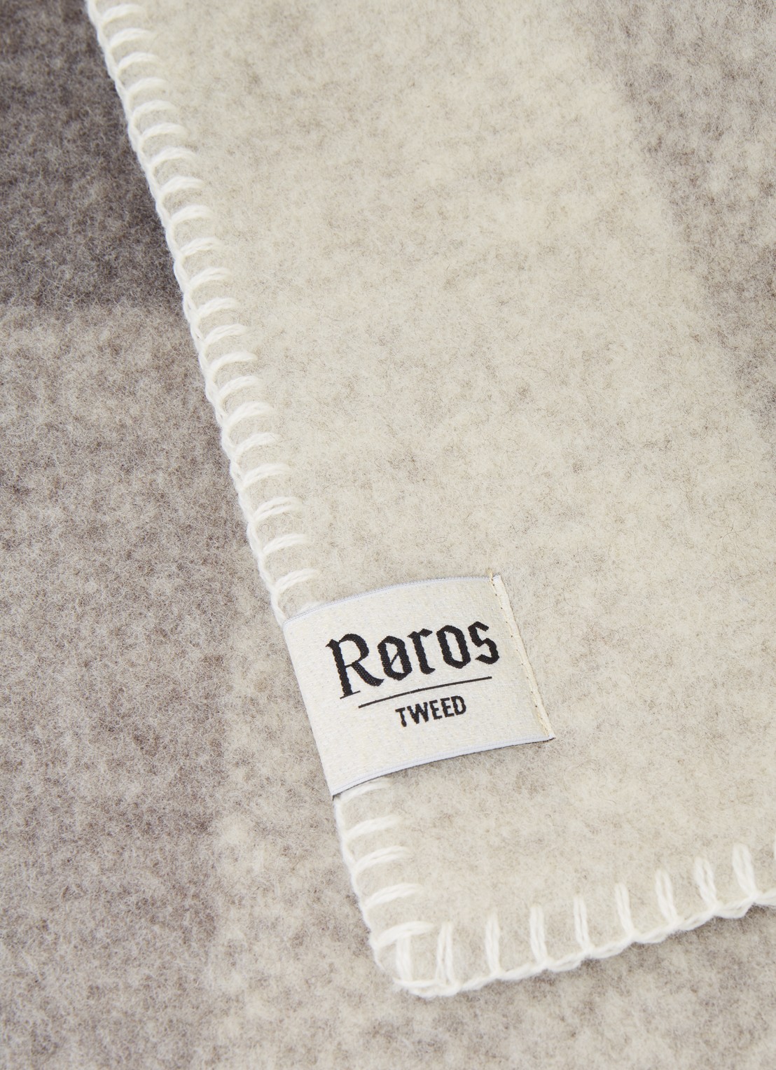 Røros Tweed Mikkel plaid van Noorse lamswol 135 x 200 cm - detail grijs
