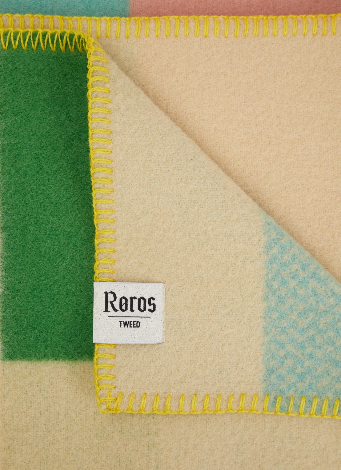 Røros Tweed Mikkel plaid van scheerwol 135 x 200 cm - detail 3 lichtgeel