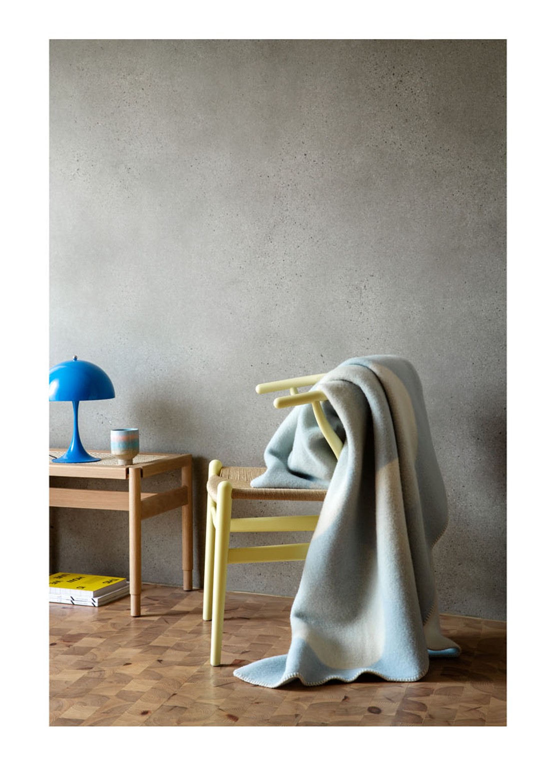 Røros Tweed Moon plaid van lamswol 135 x 200 cm - voorkant 4 lichtblauw