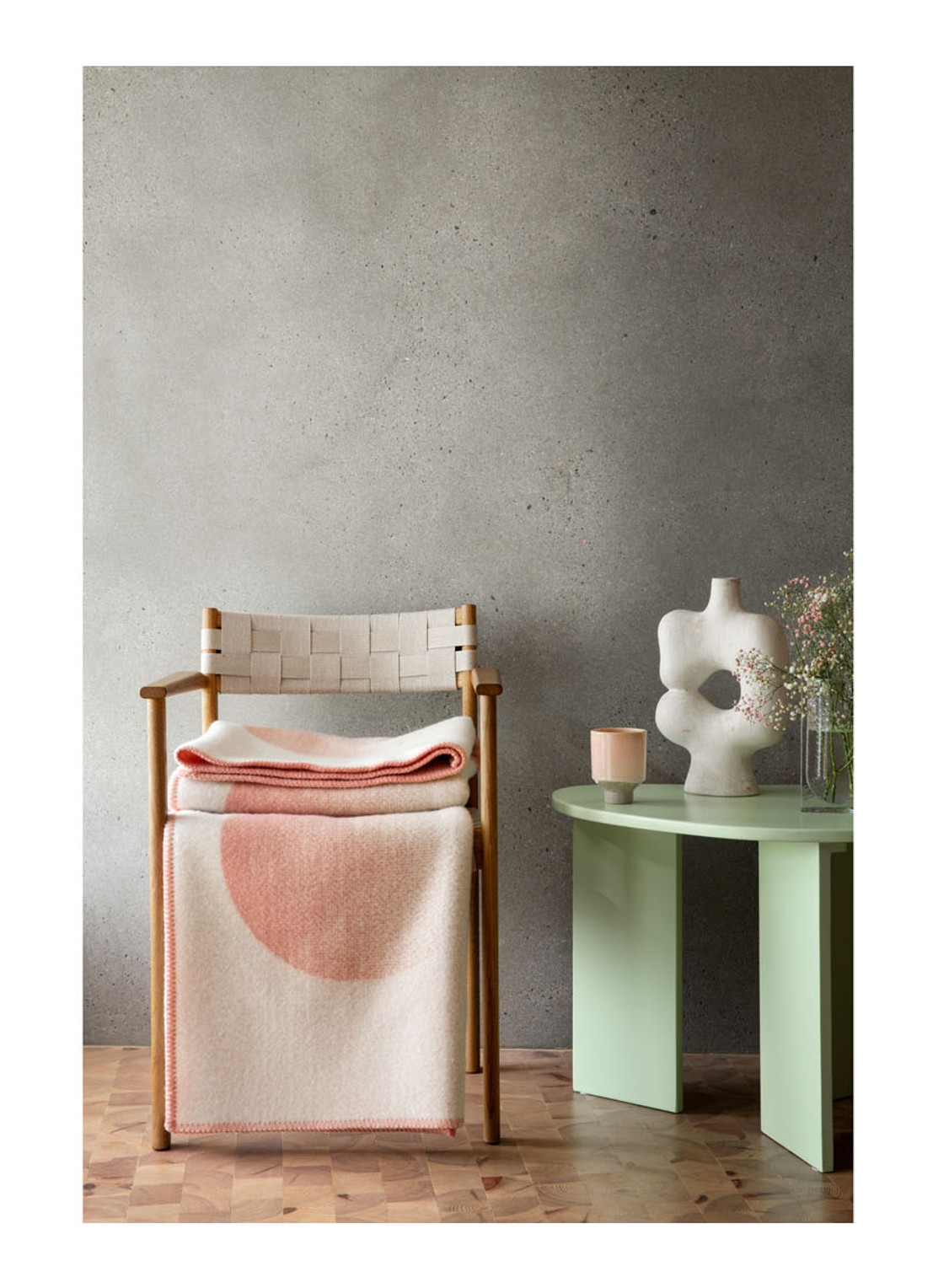Røros Tweed Moon plaid van lamswol 135 x 200 cm - voorkant 2 roze
