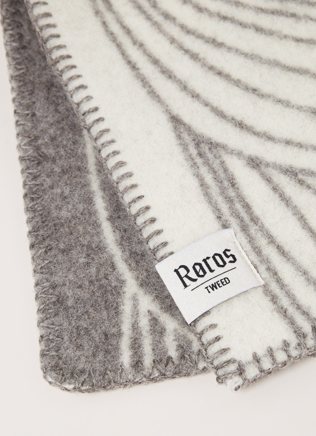 Røros Tweed Naturpledd plaid van wol 135 x 200 cm - detail grijs