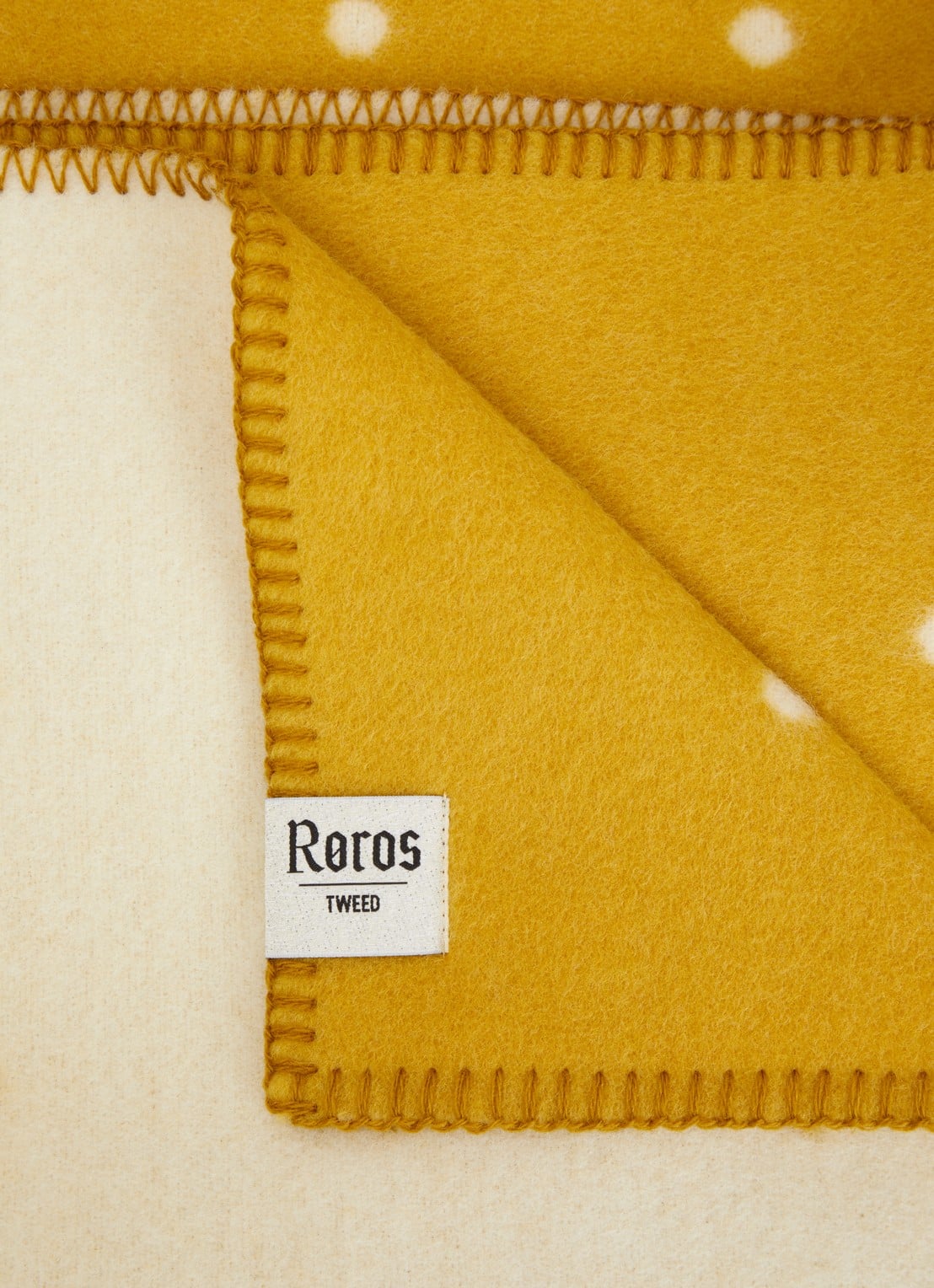 Røros Tweed Pastille plaid van scheerwol 135 x 200 cm - detail 3 mosterd