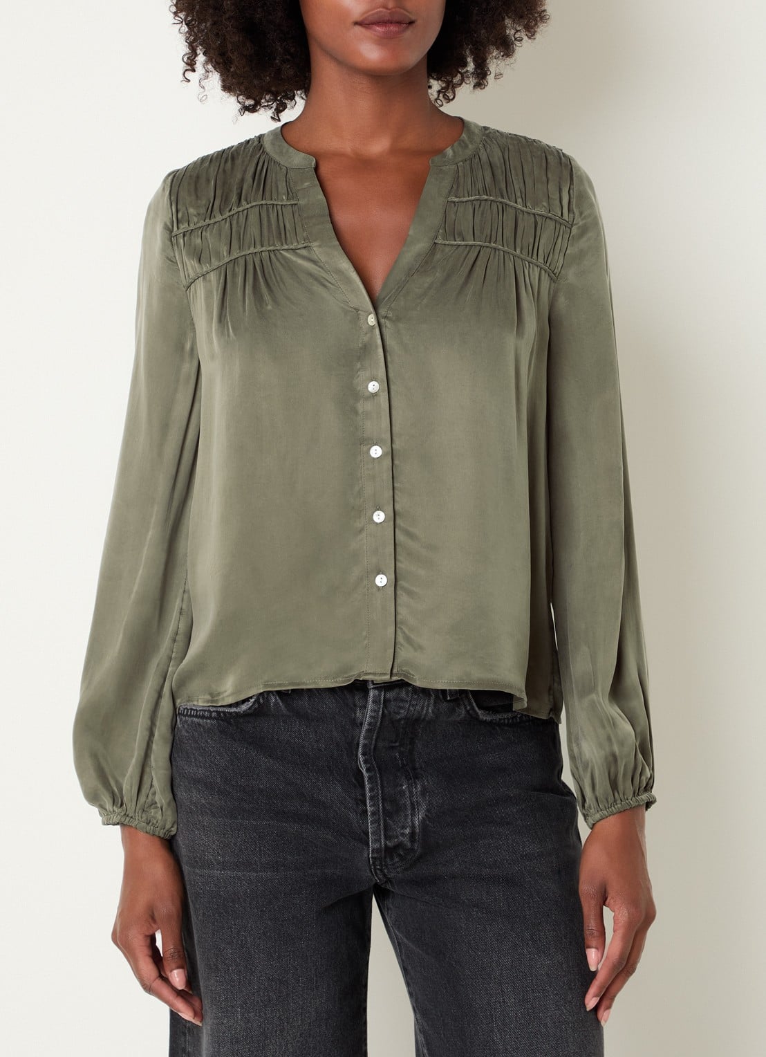 Rails Cadence blouse met glanzende finish en ballonmouw - detail 2 olijfgroen