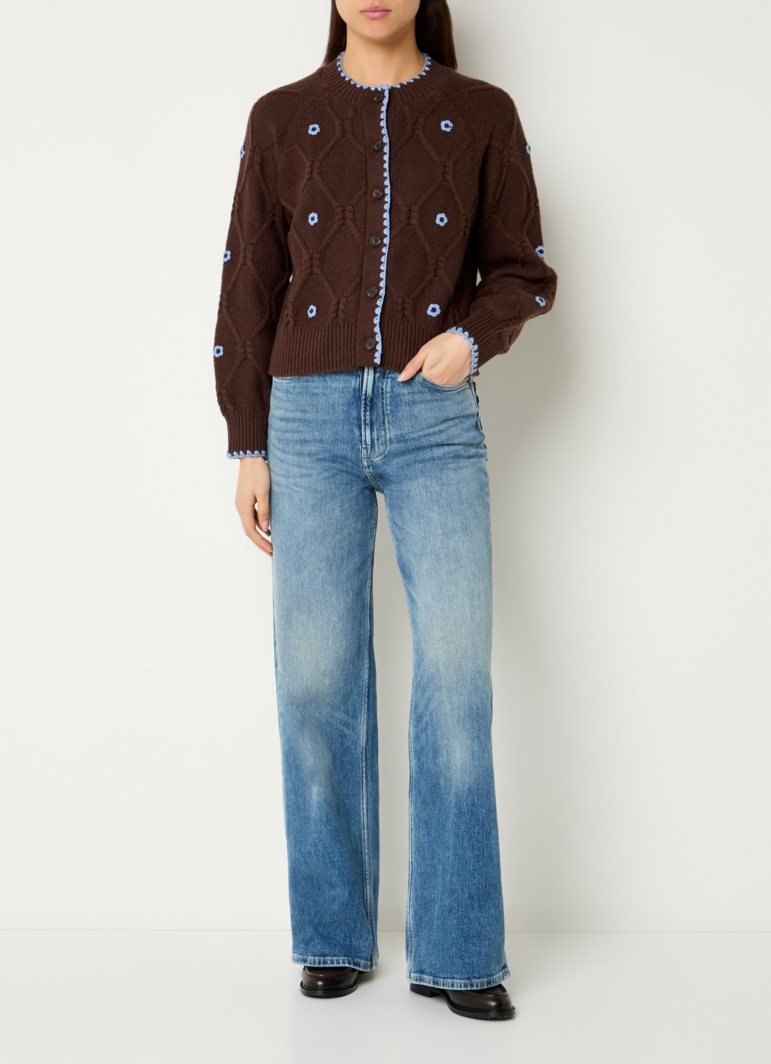Rails Laurie kabelgebreid vest met bloemenprint - voorkant 3 chocoladebruin