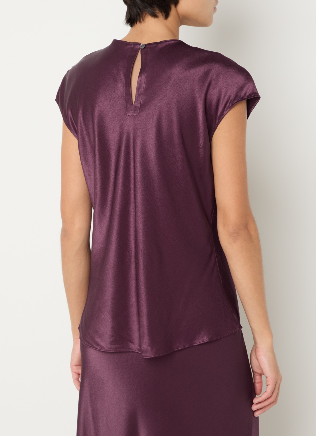 Rails Loretta top van satijn met watervalhals - achterkant 2 aubergine