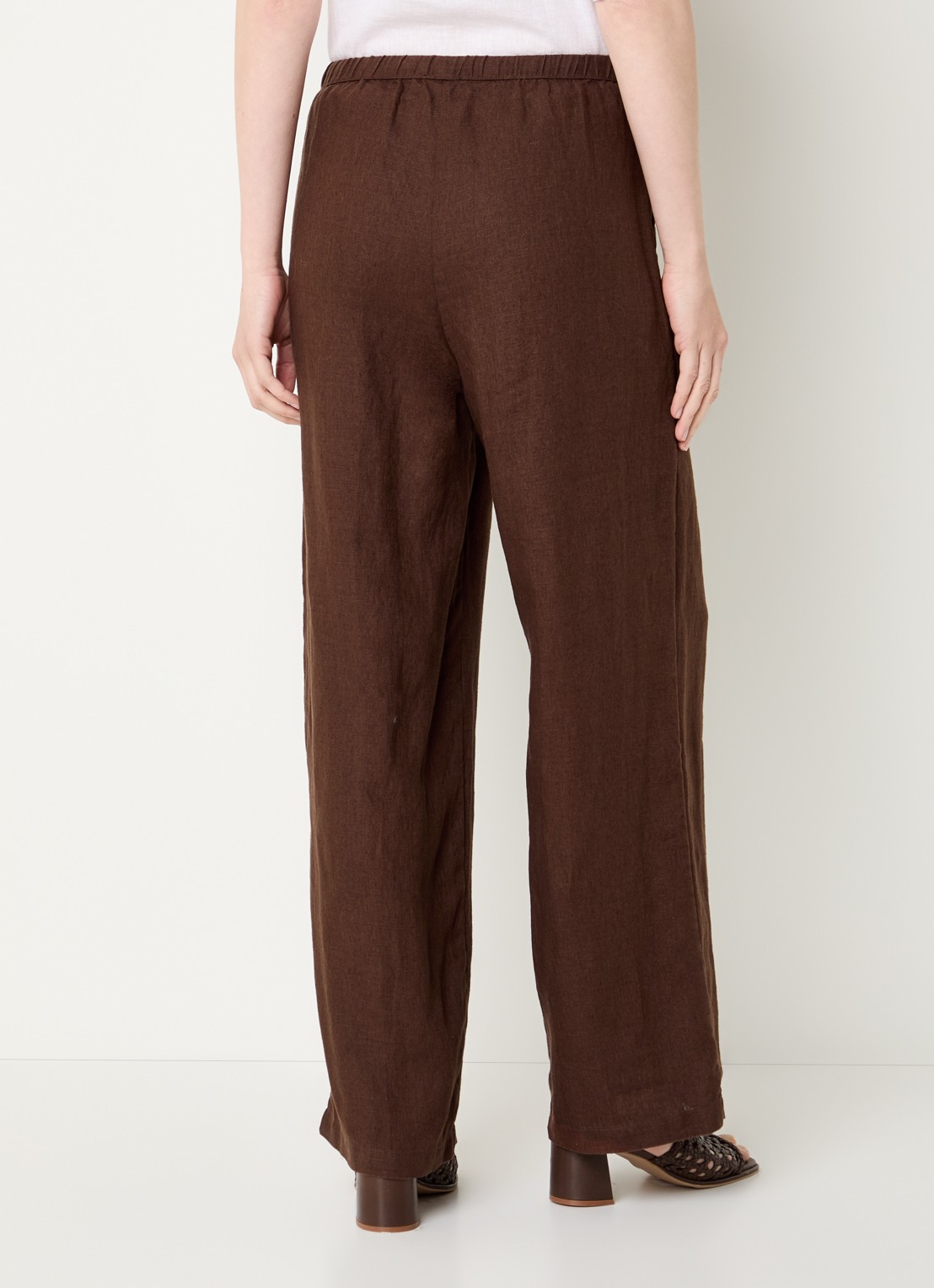 Rails Mid waist straight fit broek van linnen met steekzakken - achterkant donkerbruin