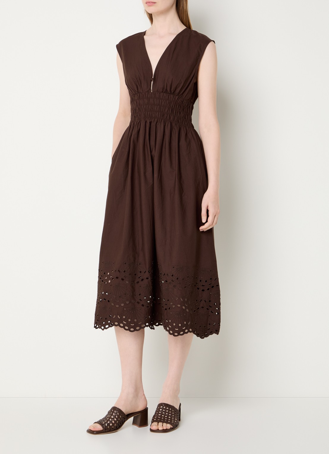 Rails Midi jurk met broderie en V-hals - detail donkerbruin