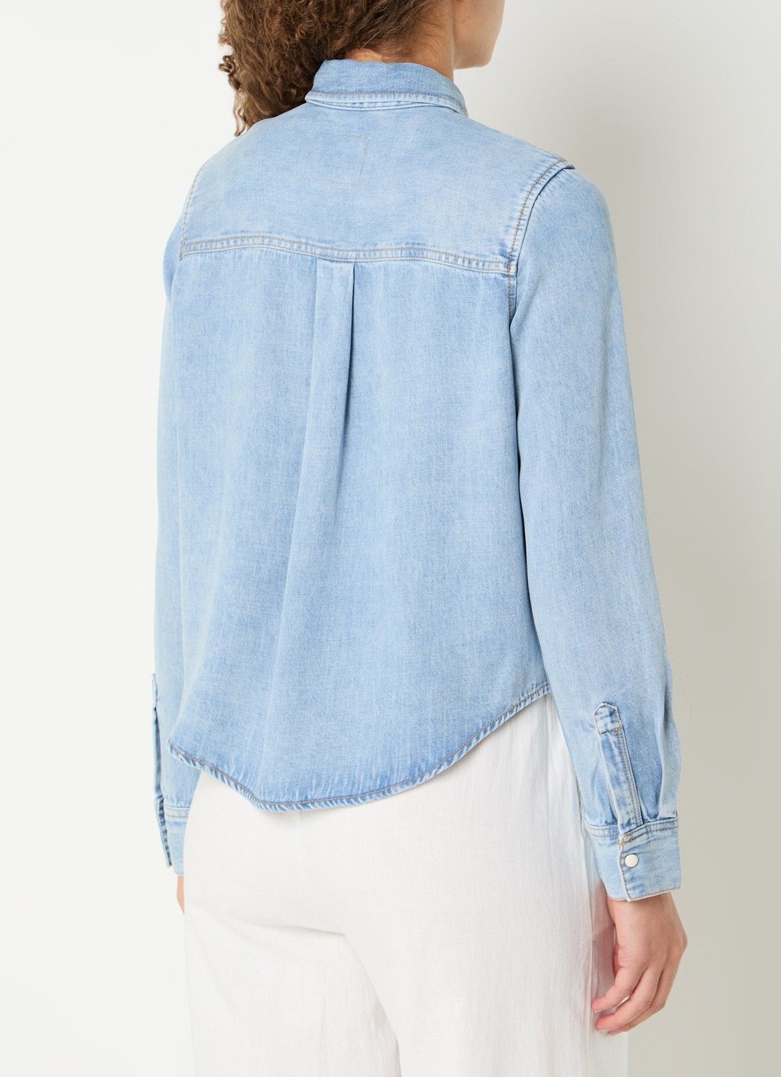 Rails Noa blouse van chambray met borstzak  - achterkant indigo