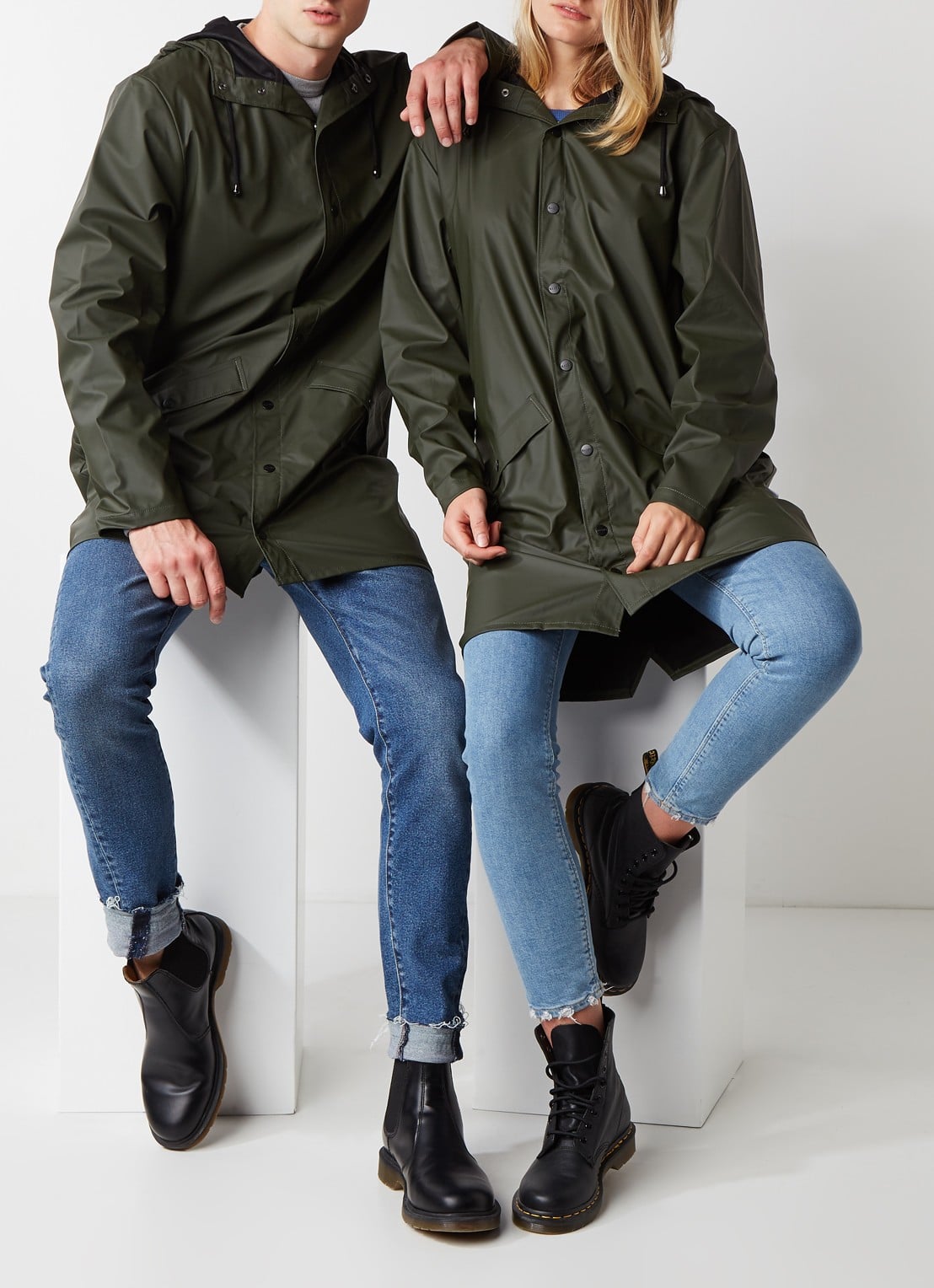 Rains 1202 unisex longline regenjas  - voorkant 2 donkergroen