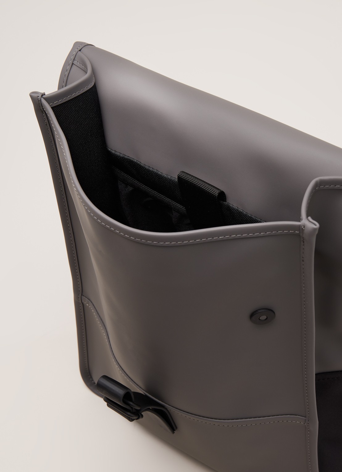 Rains 1280 Mini waterdichte rugzak met 13 inch laptopvak - unisex - detail 4 middengrijs