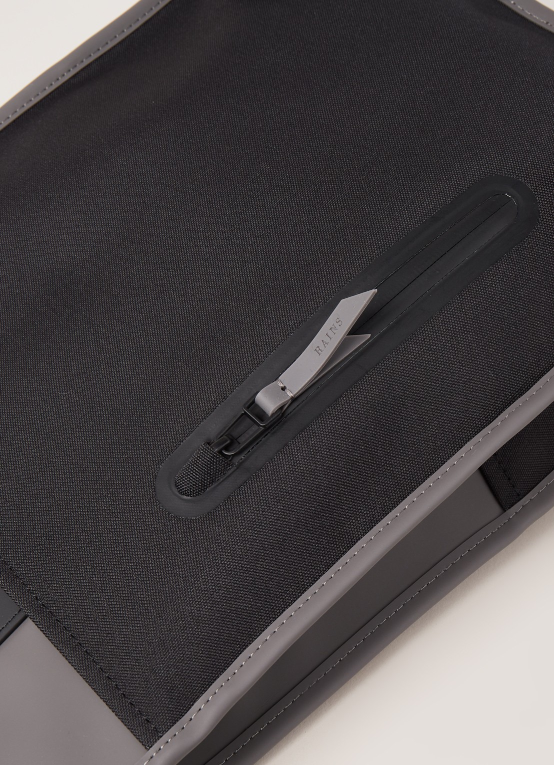 Rains 1280 Mini waterdichte rugzak met 13 inch laptopvak - unisex - detail 5 middengrijs