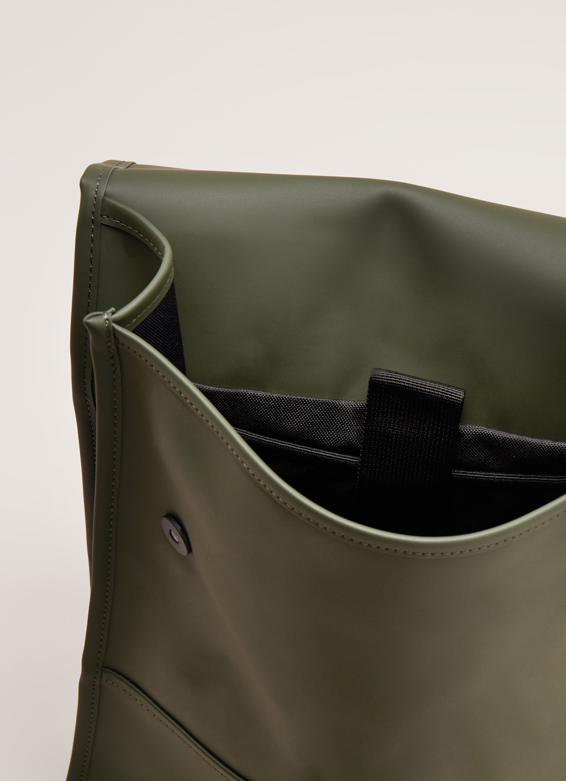 Rains 1280 Mini waterdichte rugzak met 13 inch laptopvak - unisex - detail 4 donkerkhaki
