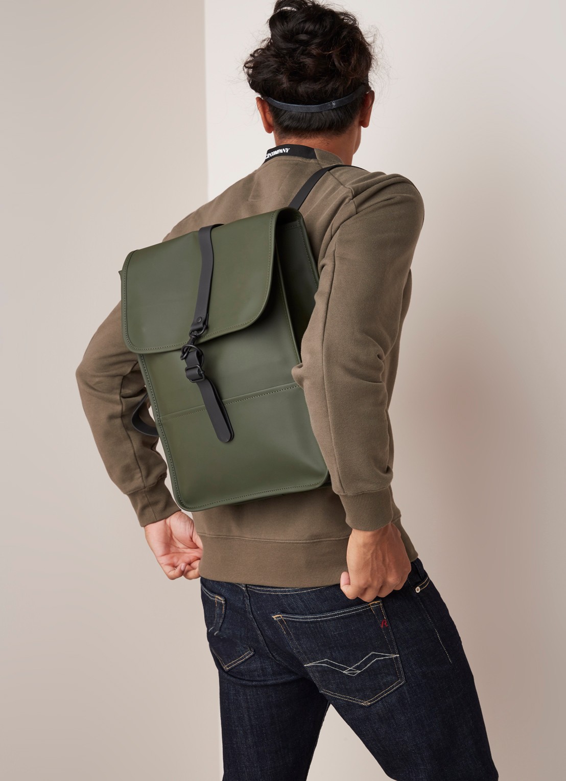 Rains 1280 Mini waterdichte rugzak met 13 inch laptopvak - unisex - voorkant 2 donkerkhaki
