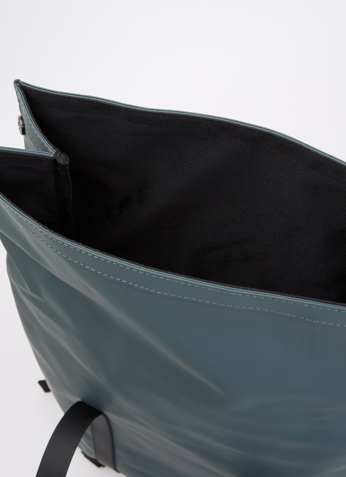 Rains 2 Way rugzak met 16 inch laptopvak en waterafstotende coating - detail 2 middengrijs