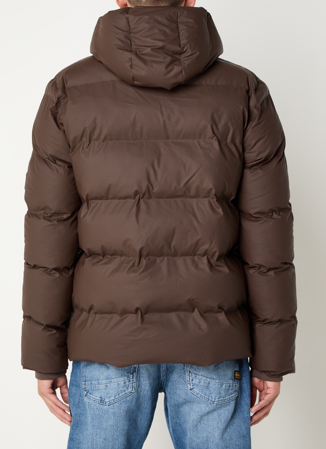 Rains Alta puffer jack met capuchon en steekzakken - achterkant 2 bruin