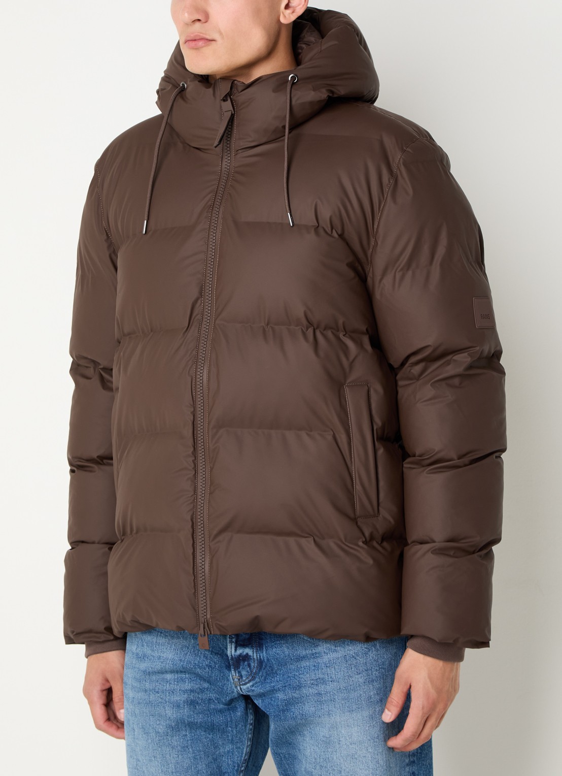 Rains Alta puffer jack met capuchon en steekzakken - detail bruin