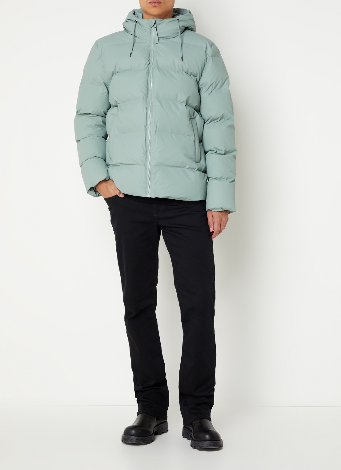 Rains Alta puffer jack met capuchon en steekzakken - voorkant 4 lindegroen