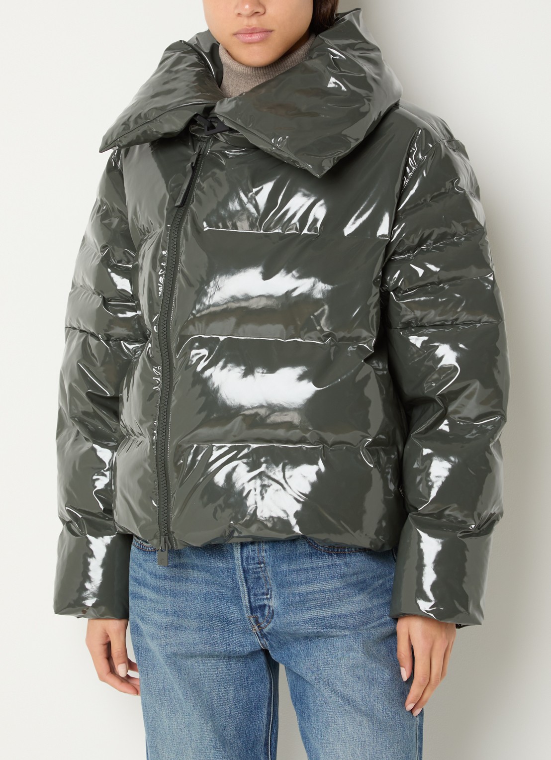 Rains Alta Vision puffer jas met waterafstotende coating en glanzende finish - detail 6 legergroen