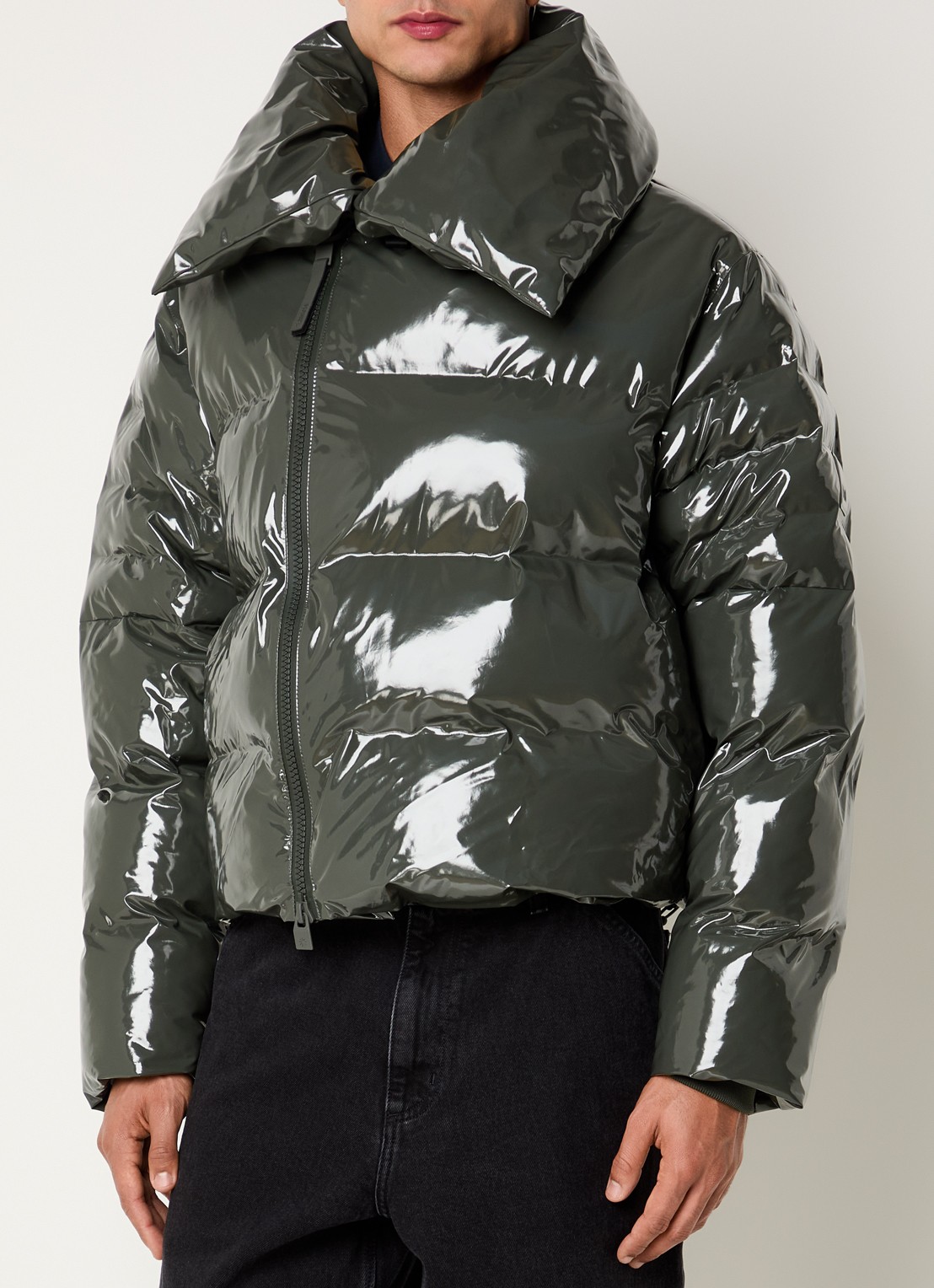 Rains Alta Vision puffer jas met waterafstotende coating en glanzende finish - detail 7 legergroen