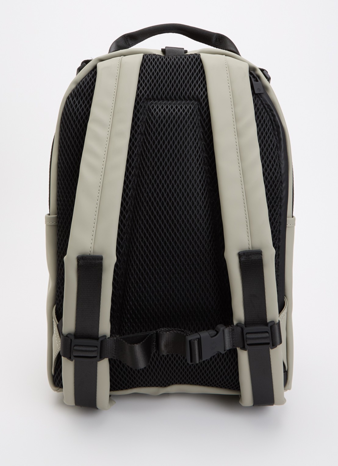 Rains Clip Front rugzak met 14 inch laptopvak en waterafstotende coating - achterkant donkerbeige