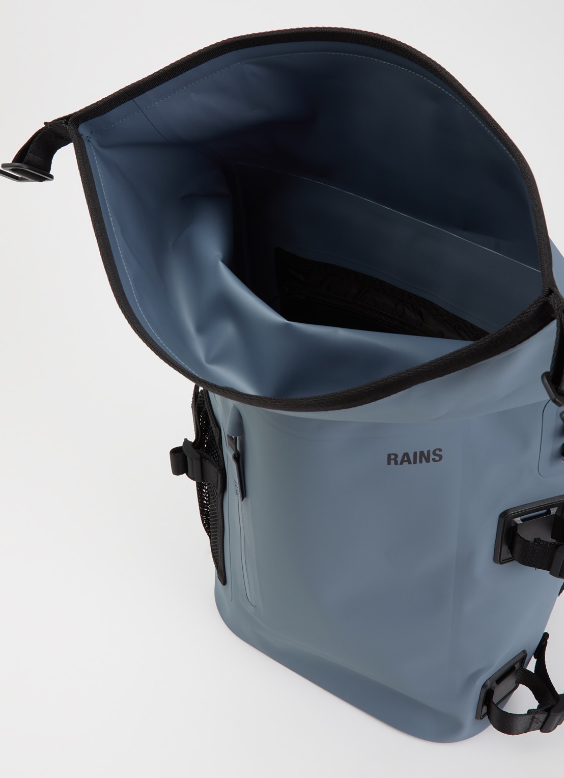 Rains Deepwater Rolltop Large Rugzak met waterafstotende coasting - detail staalblauw
