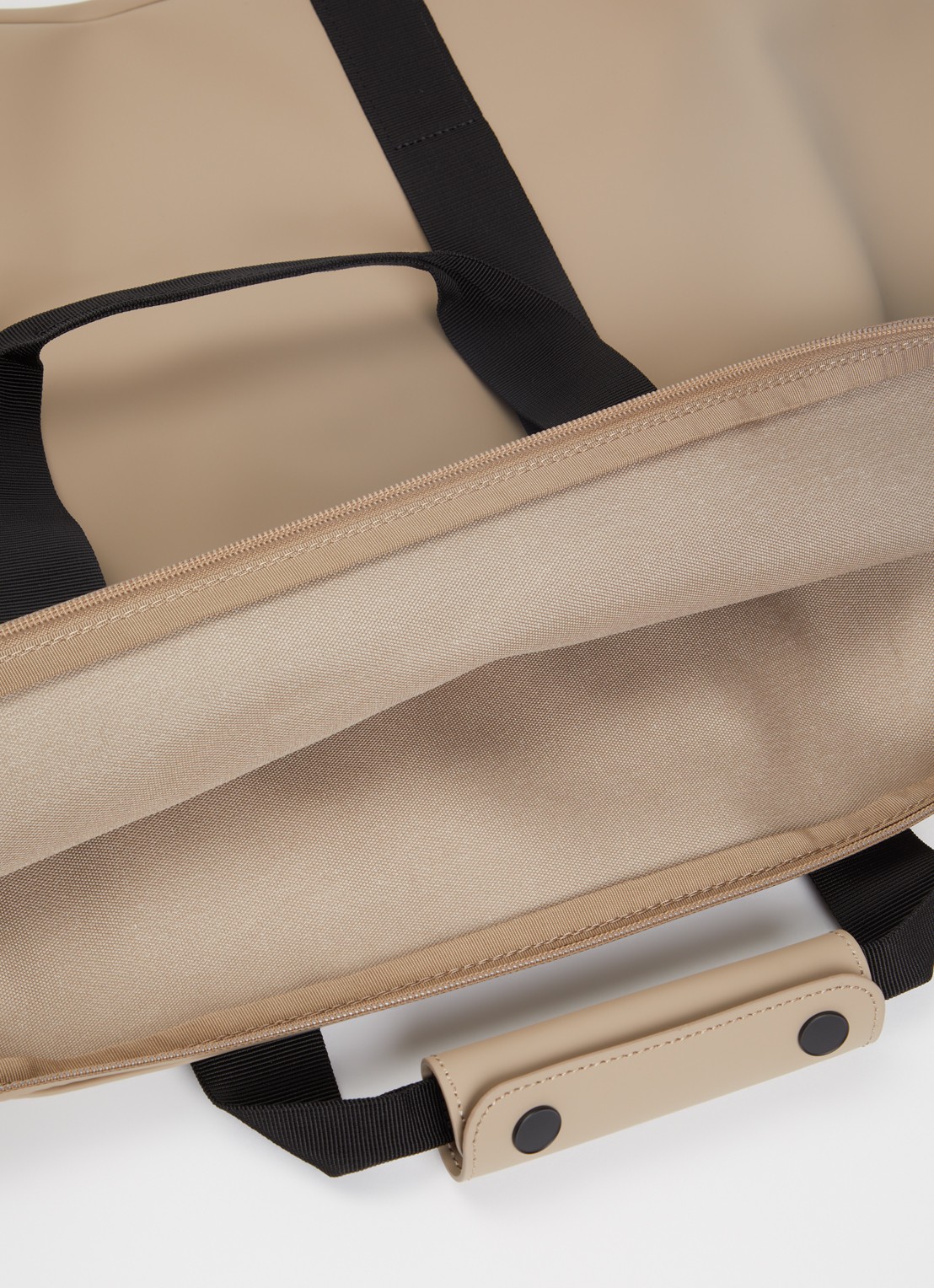 Rains Hilo weekendtas met waterafstotende coating - detail 2 beige
