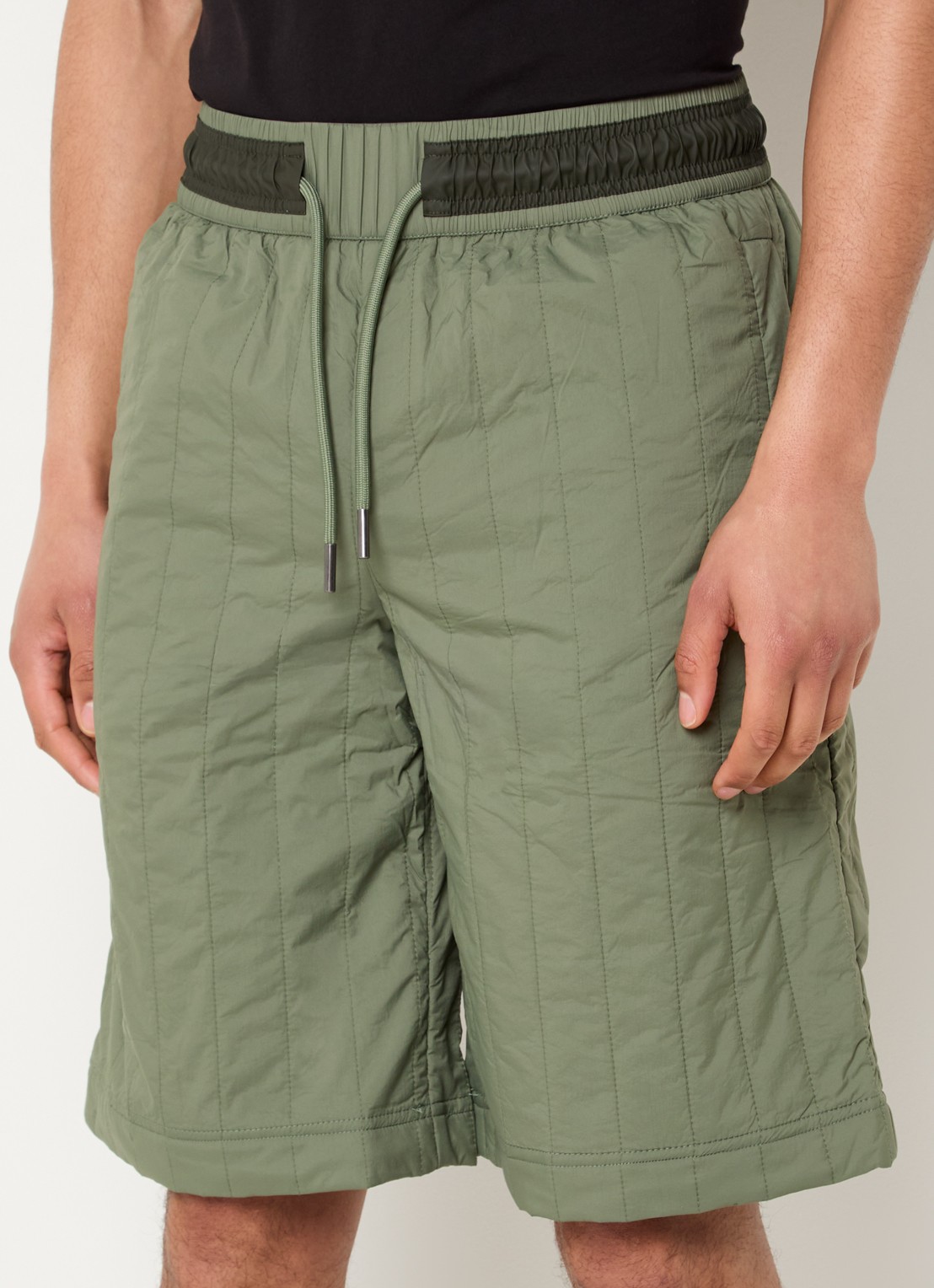 Rains Koya straight fit korte broek met steekzakken - detail 2 legergroen