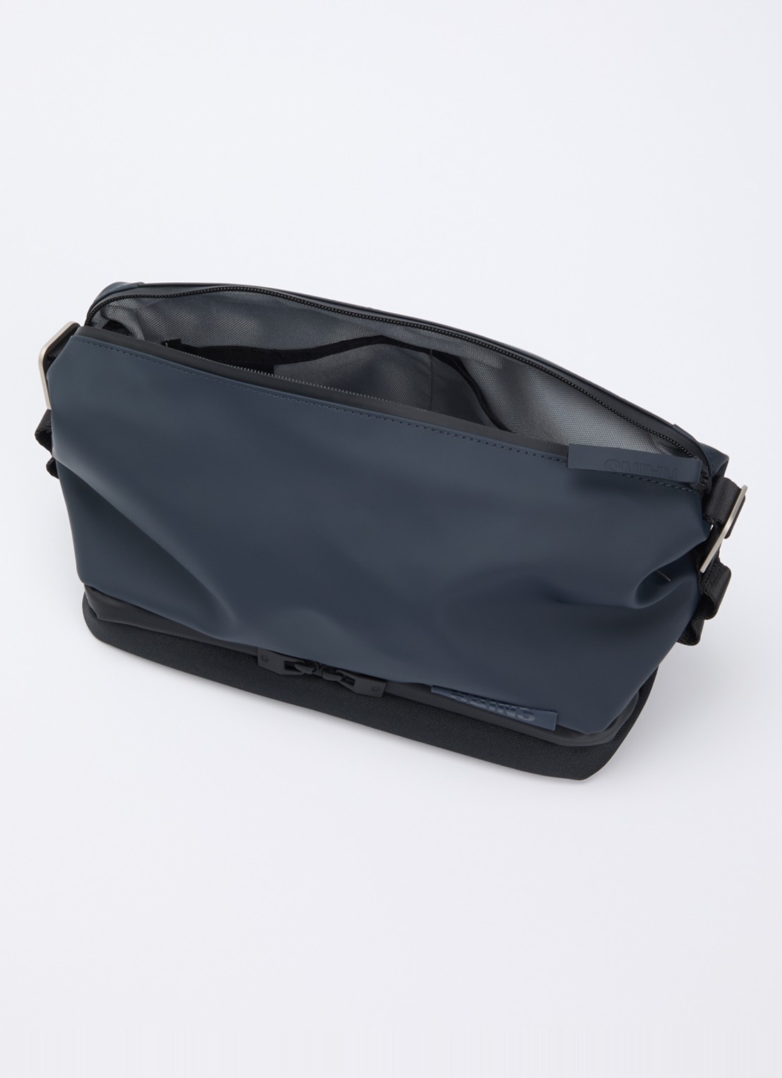 Rains Otaru toilettas met waterafstotende coating - voorkant 2 donkerblauw