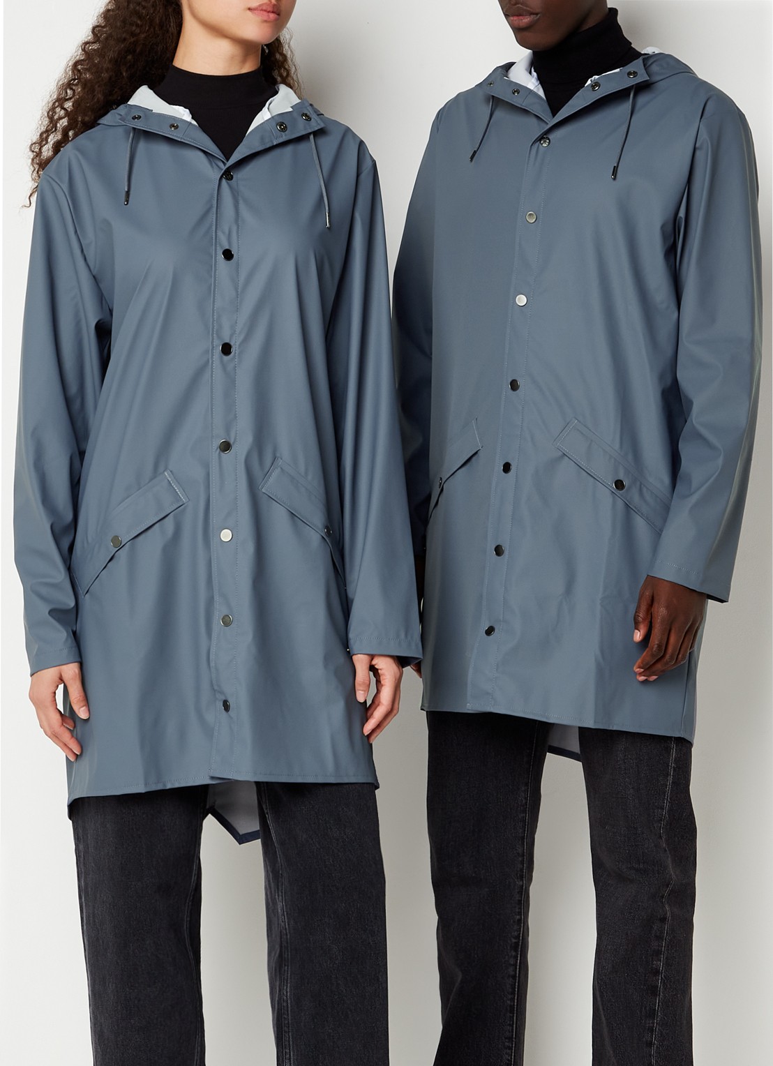 Rains Regenjack met capuchon en klepzakken - unisex - detail 4 staalblauw