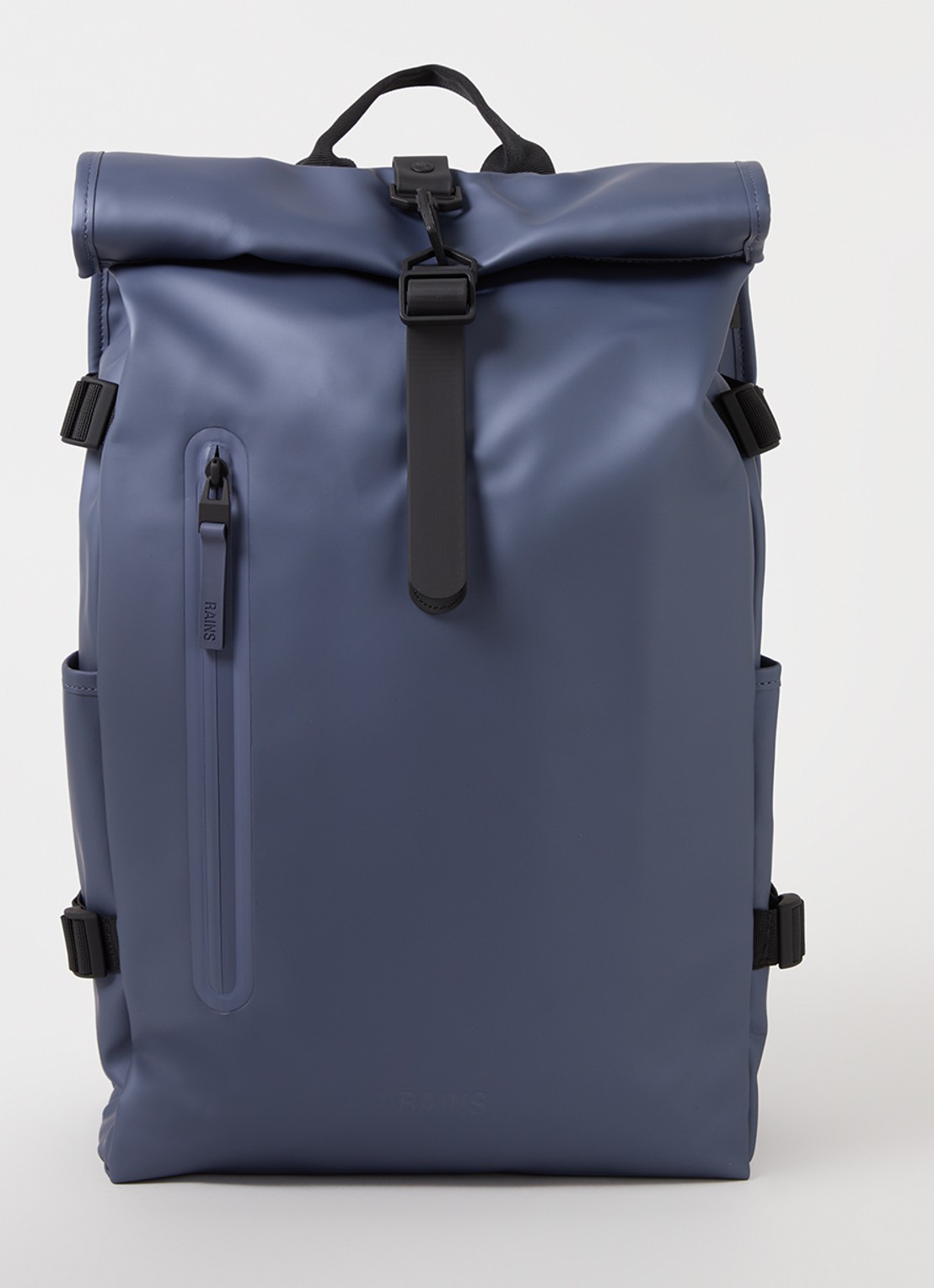 Rains Rolltop Large rugzak met 16 inch laptopvak en waterafstotende coating - voorkant 2 staalblauw