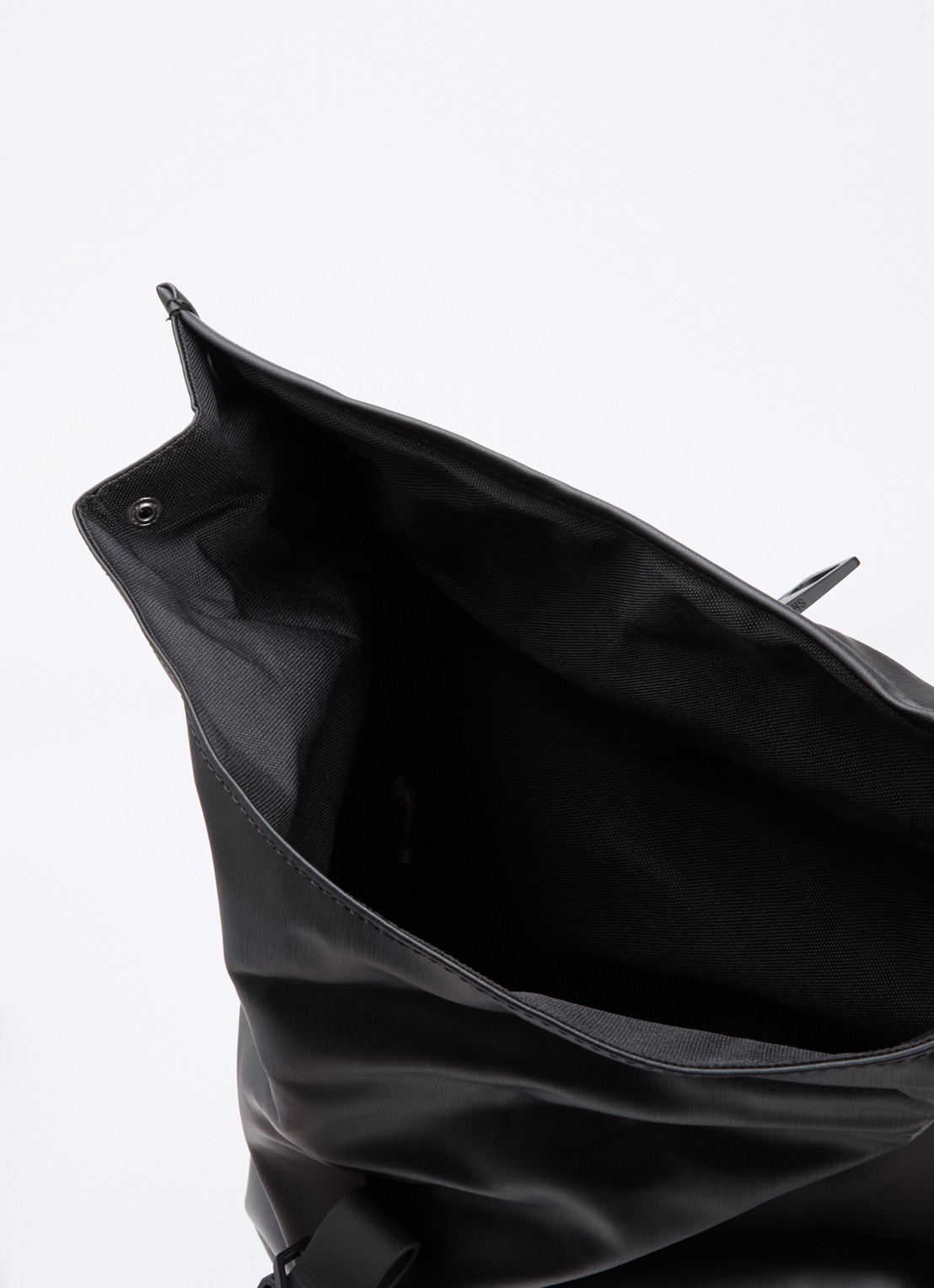 Rains Rolltop rugzak met waterafstotende coating en 15 inch laptopvak - detail 3 zwart
