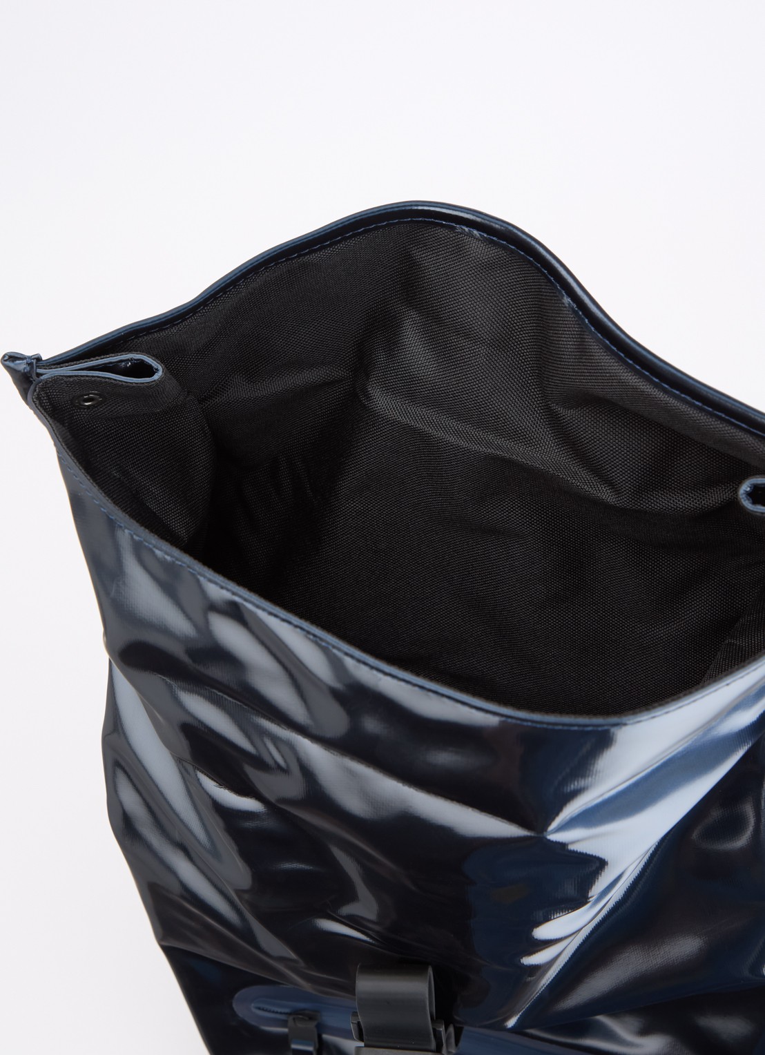 Rains Rolltop rugzak met waterafstotende coating en 15 inch laptopvak - detail 3 olijfgroen