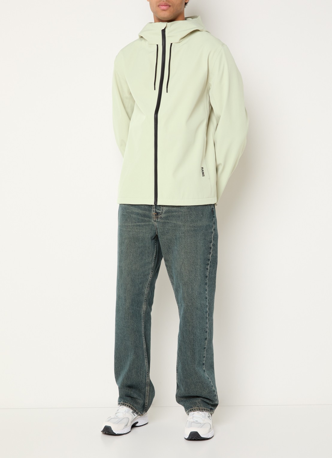 Rains Suva softshell jack met capuchon - voorkant 3 lindegroen