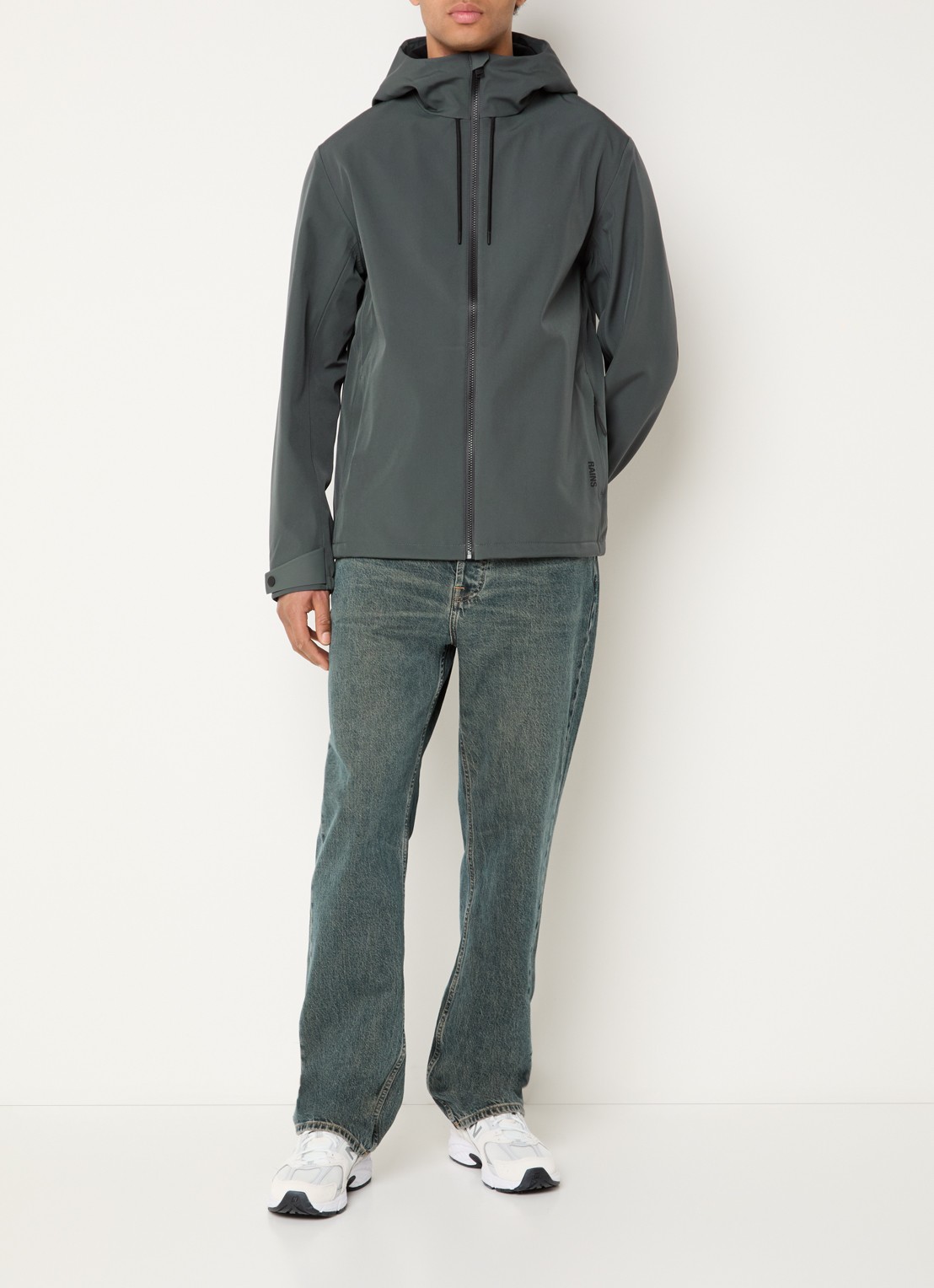 Rains Suva softshell jack met capuchon - voorkant 2 donkergrijs