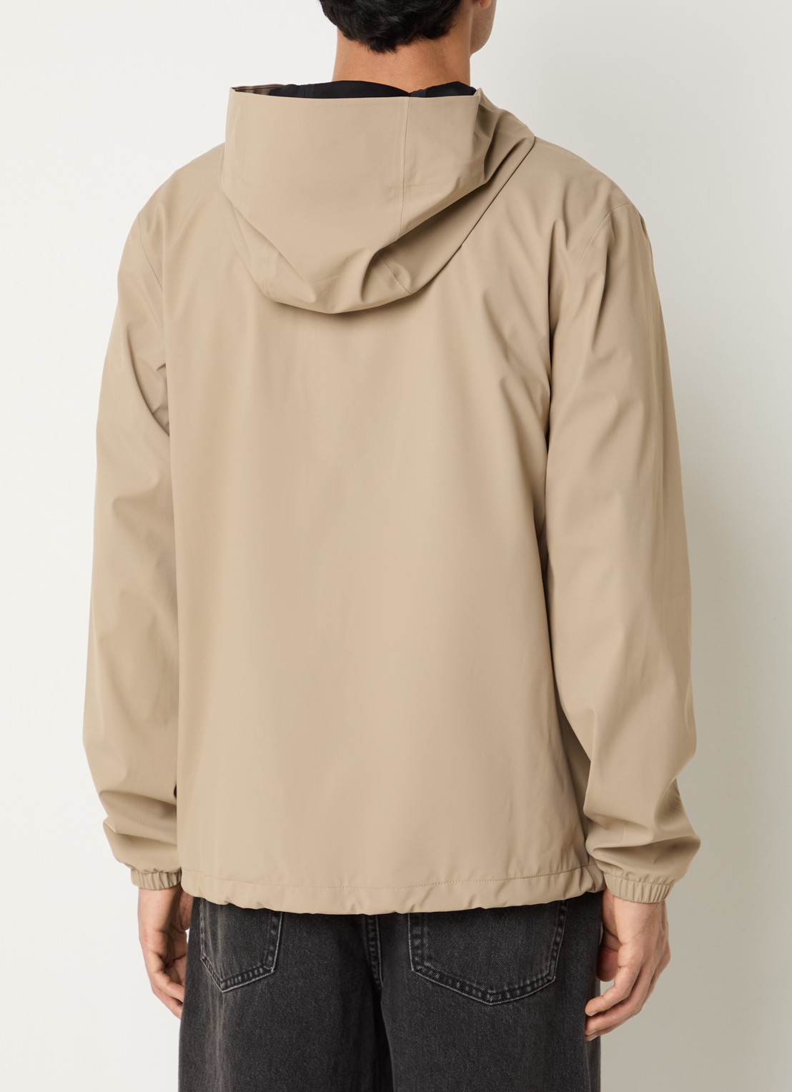 Rains Suva softshell jack met capuchon - achterkant beige