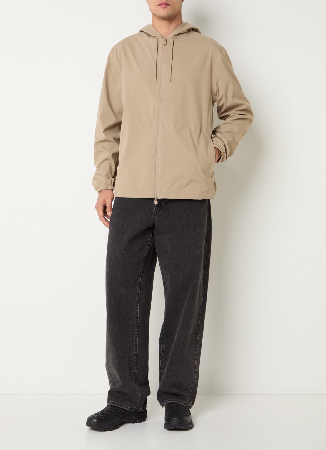 Rains Suva softshell jack met capuchon - voorkant 3 beige