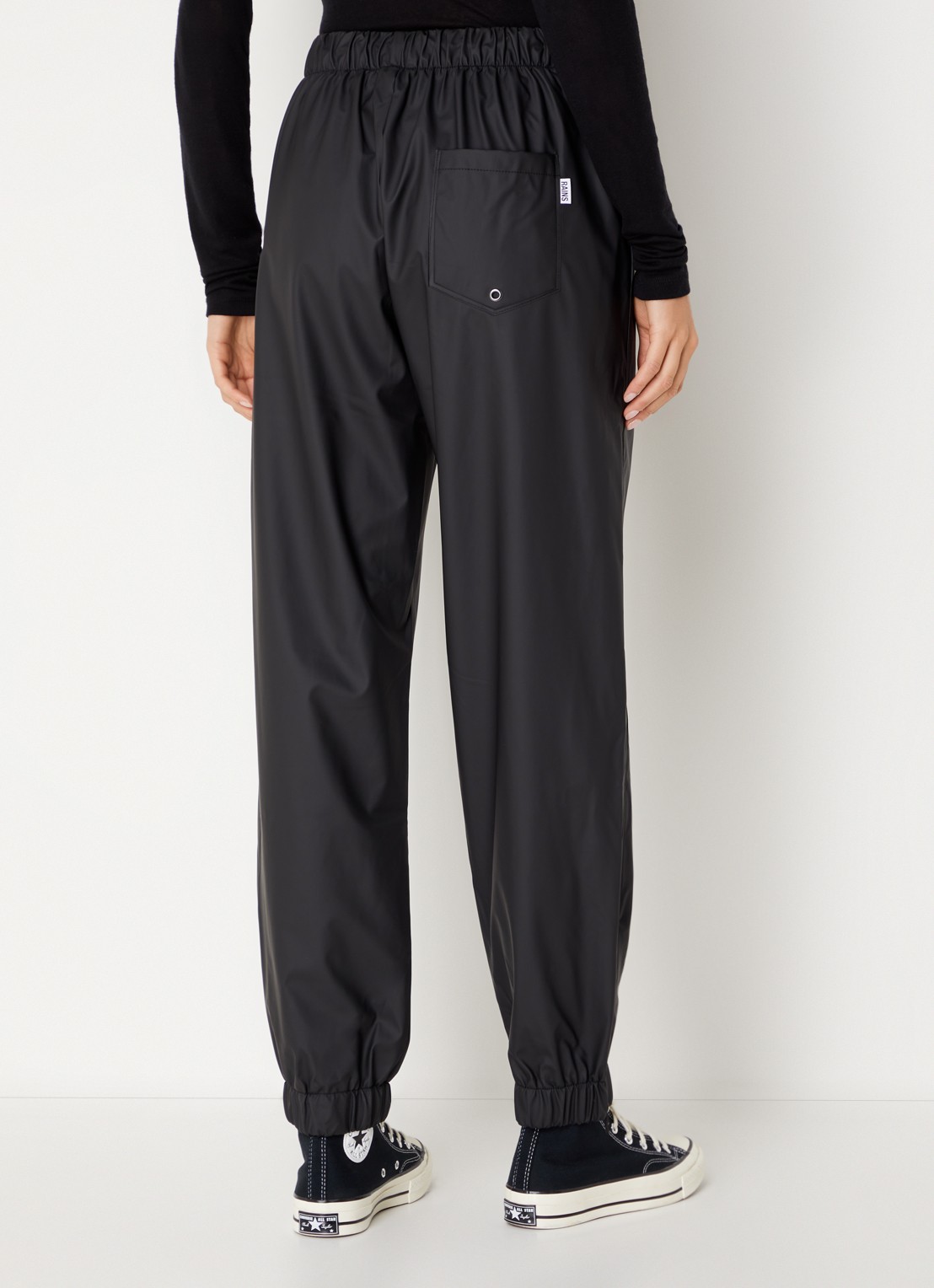 Rains Tapered fit joggingbroek met waterafstotende coating - achterkant zwart