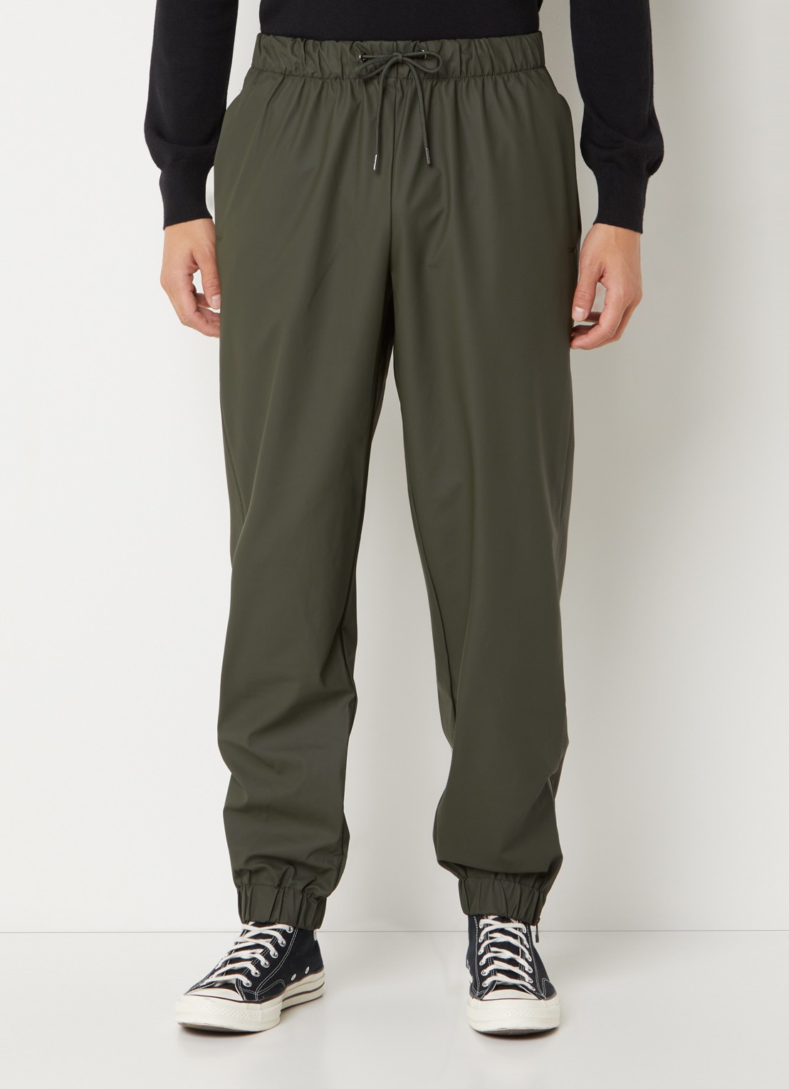 Rains Tapered fit joggingbroek met waterafstotende coating - detail olijfgroen