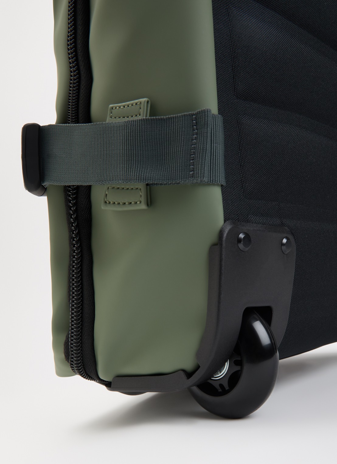 Rains Texel Cabin trolley 55 cm - detail 3 olijfgroen