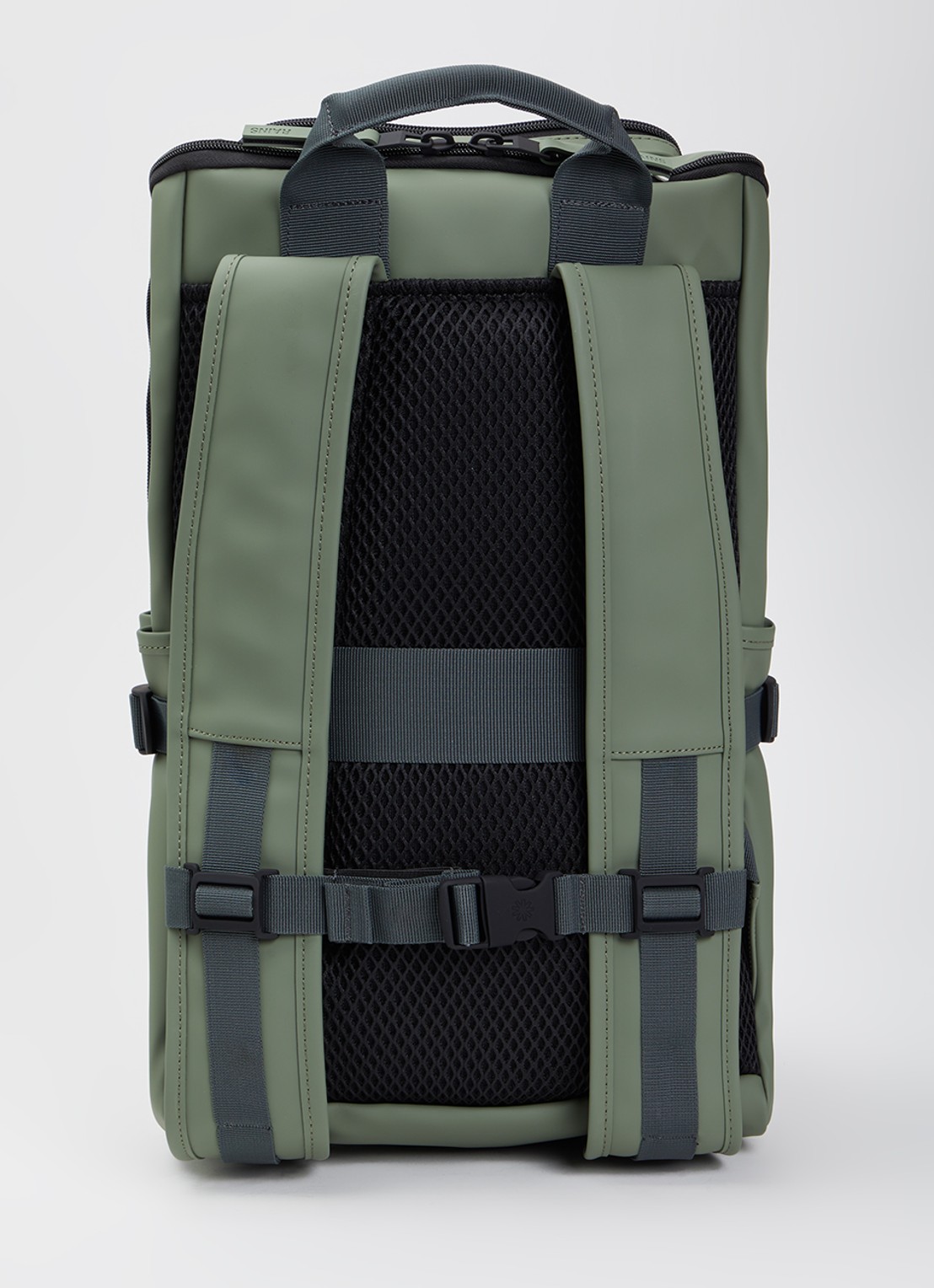 Rains Texel Cargo rugzak met 16 inch laptopvak en waterafstotende coating - achterkant lichtgroen