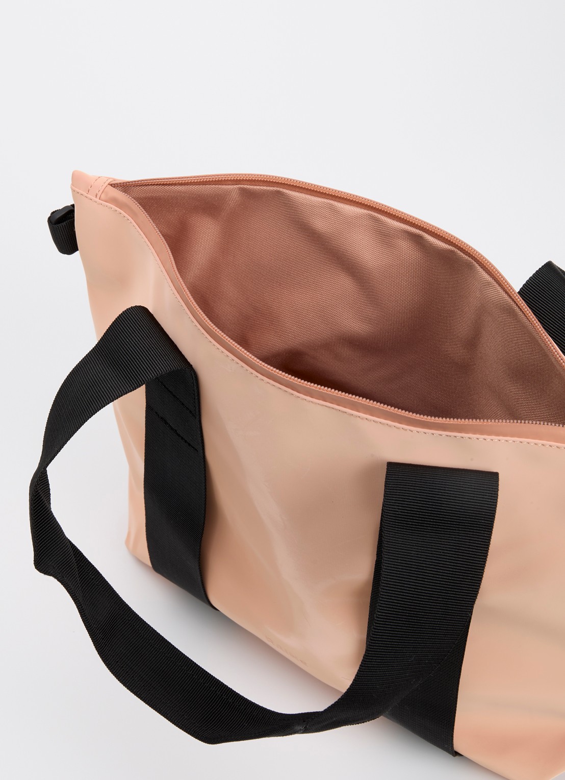 Rains Tote Micro W3 schoudertas met afneembare schouderriem en waterafstotende coating - detail 2 zalmroze