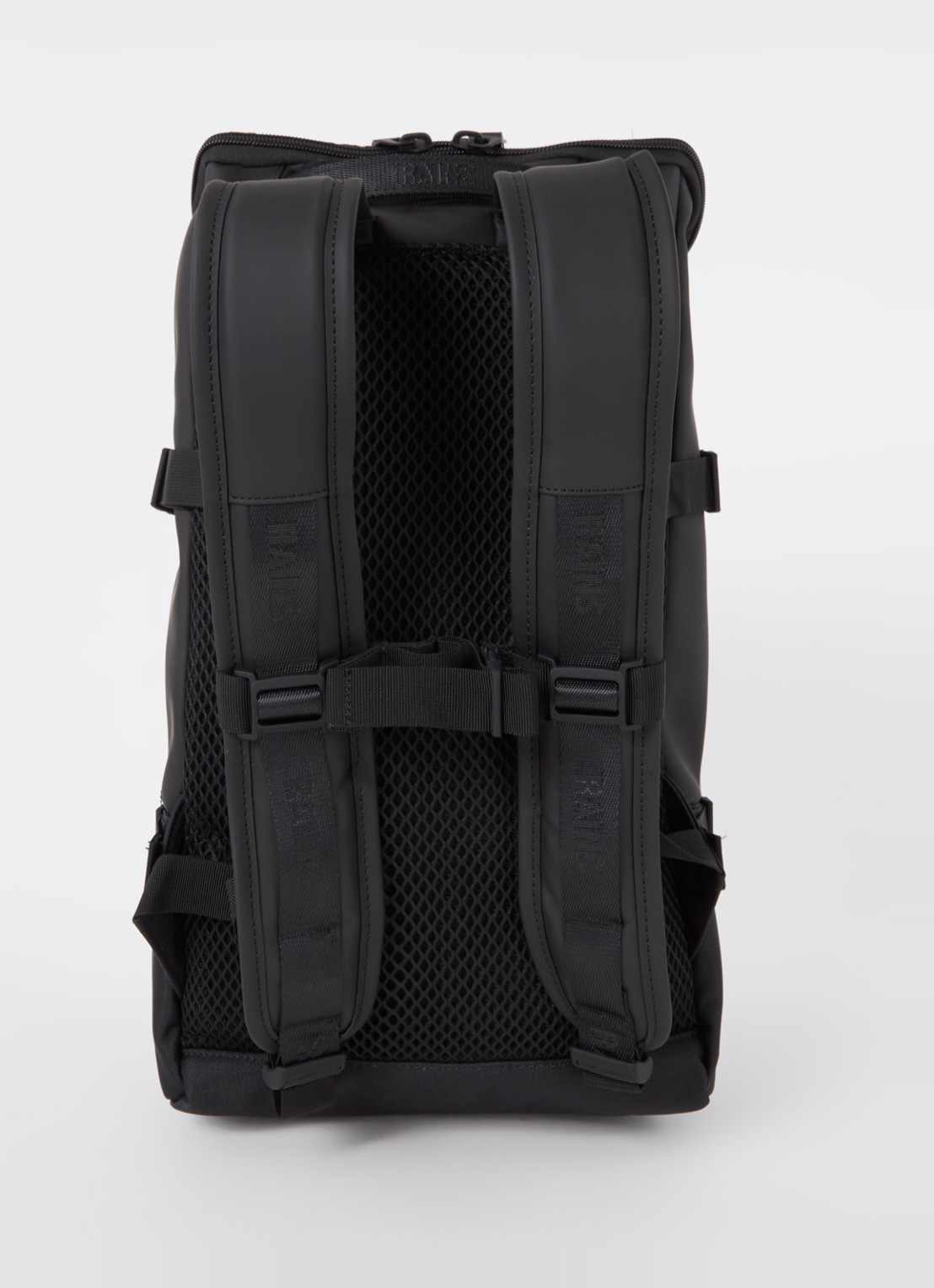 Rains Trail Cargo rugzak met 13 inch laptopvak en waterafstotende coating - achterkant zwart