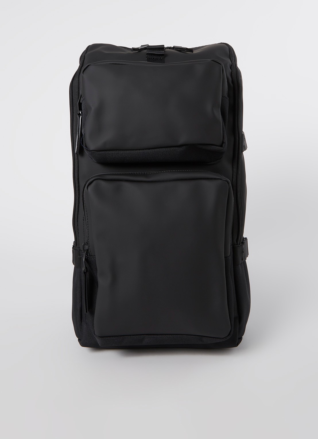 Rains Trail Cargo rugzak met 13 inch laptopvak en waterafstotende coating - voorkant 2 zwart