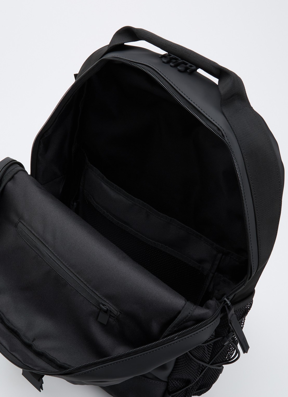 Rains Trail Clip rugzak met 16 inch laptopvak - detail 2 zwart
