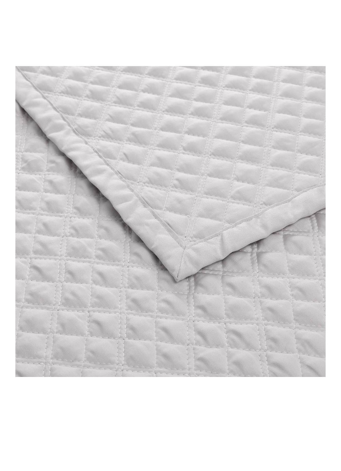 Ralph Lauren Argyle bedsprei 275 x 235 cm - voorkant 3 lichtgrijs