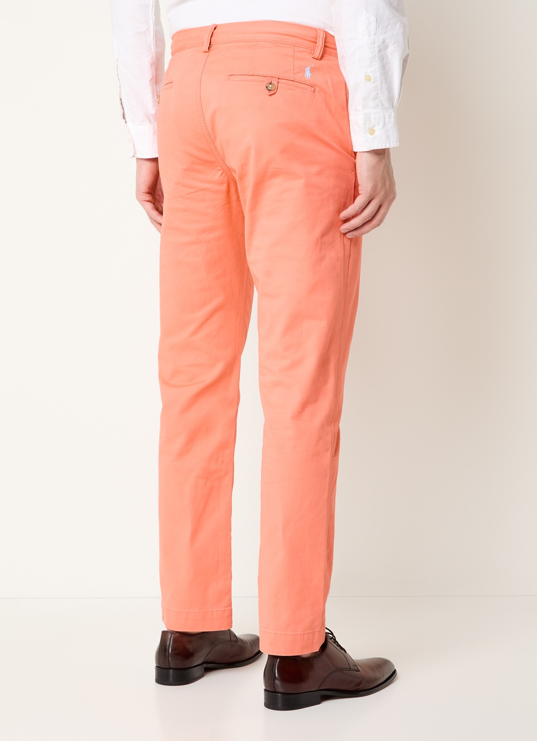 Ralph Lauren Bedford straight fit stretch chino broek - achterkant 3 deep mango / zalmroze